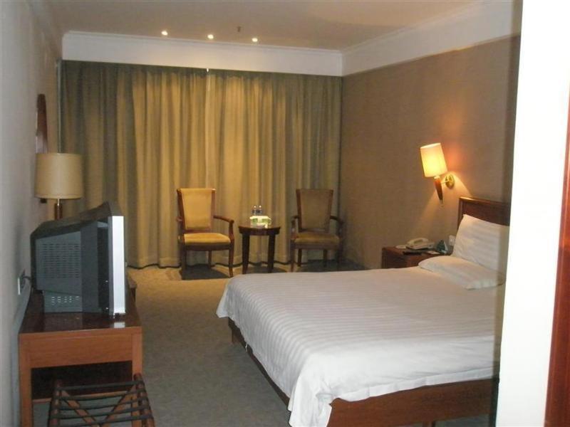 Greentree Inn Dongguan Houjie Business Hotel Room photo