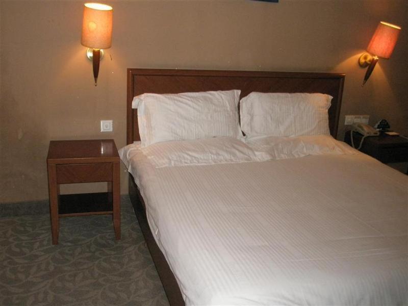 Greentree Inn Dongguan Houjie Business Hotel Room photo